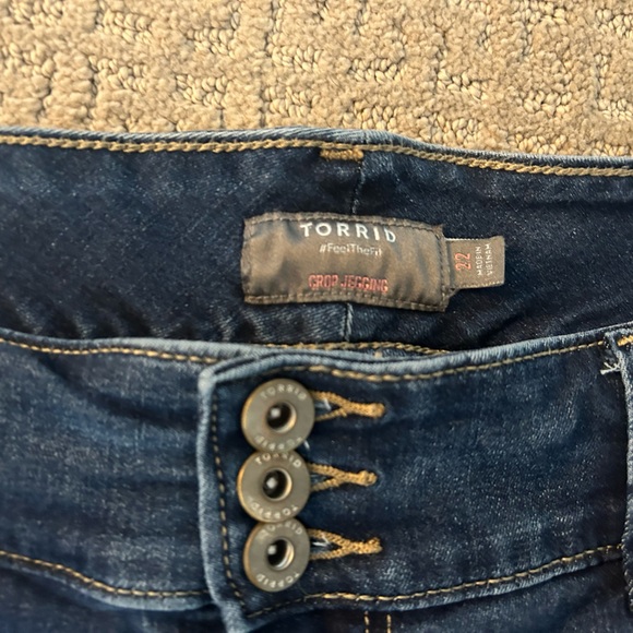 Torrid Capri Jeans Size 22 EUC - Picture 5 of 6